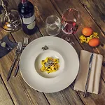 Una Hotels Occhiobello فندق
