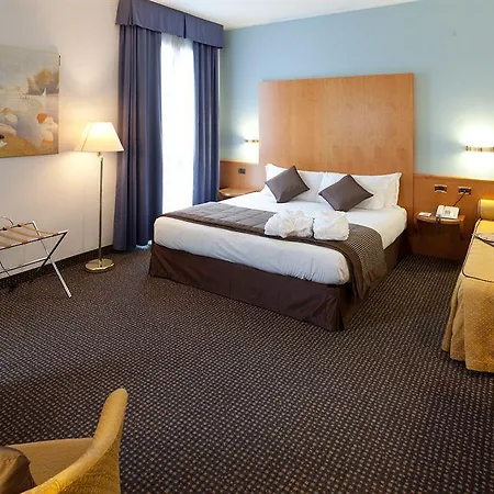 Отель Una Hotels Occhiobello 4*