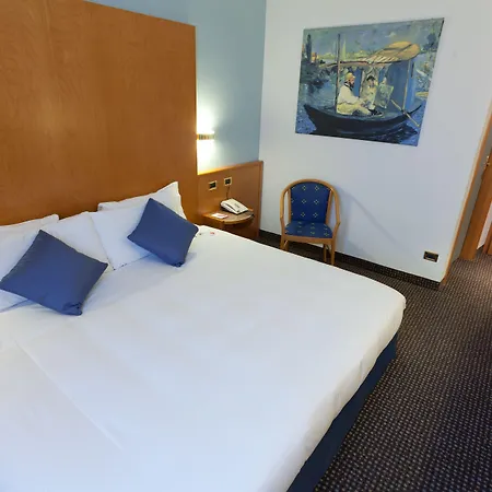 Отель Una Hotels Occhiobello Оккьобелло