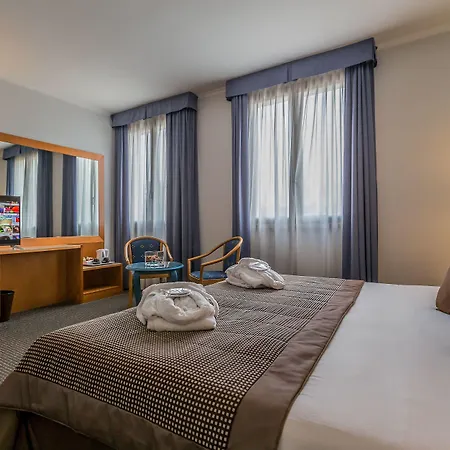 Отель Una Hotels Occhiobello Оккьобелло
