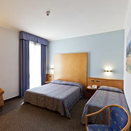 Una Hotels Occhiobello Отель 4*