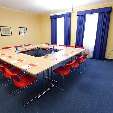 Отель Una Hotels Occhiobello 4*