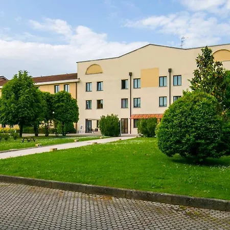 Отель Una Hotels Occhiobello