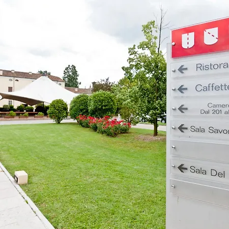 Hotel UNA HOTELS Occhiobello 4*