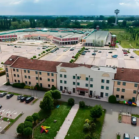 Отель Una Hotels Occhiobello 4*