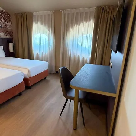 Отель Una Hotels Occhiobello