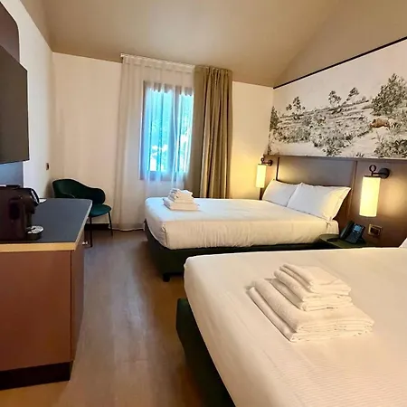 Una Hotels Occhiobello Отель 4*