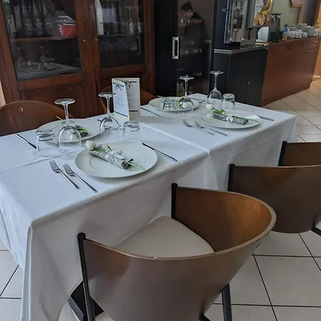Una Hotels Occhiobello Отель