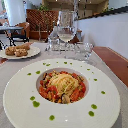 Una Hotels Occhiobello Отель 4*