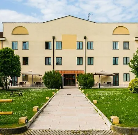 Отель Una Hotels Occhiobello Оккьобелло