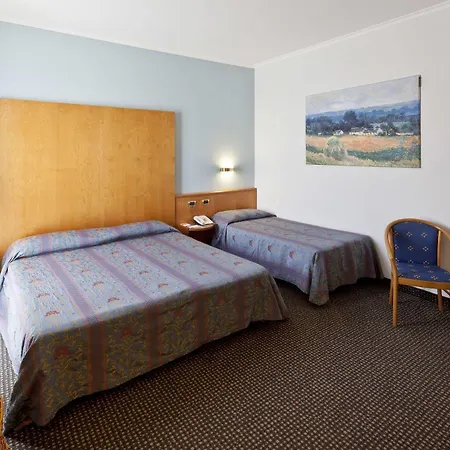 Hotel UNA HOTELS Occhiobello 4*