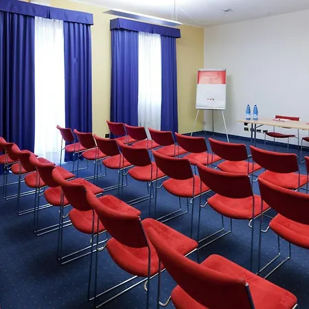 Una Hotels Occhiobello Отель