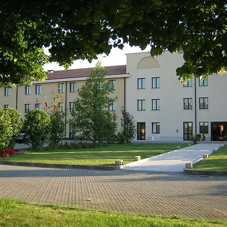 Una Hotels Occhiobello אוקיובלו