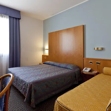 Una Hotels Occhiobello אוקיובלו