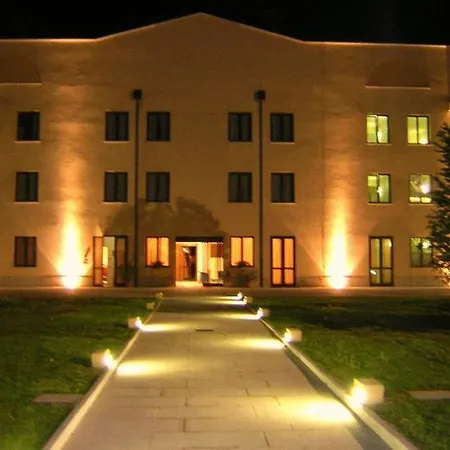 Una Hotels Occhiobello מלון