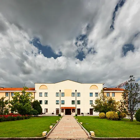 מלון Una Hotels Occhiobello אוקיובלו